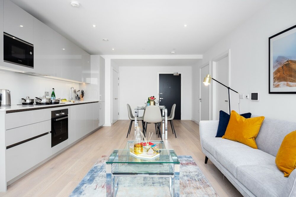 Фото Two Bedroom Serviced Apartment with Balcony in Weymouth Building, Deacon Street