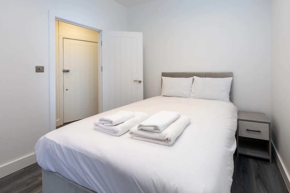 Фото Modern 2bd Flat With a Garden - West Hampstead