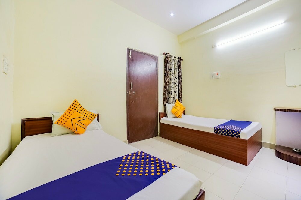 Фото Spot On 45291 Bharat Lodge