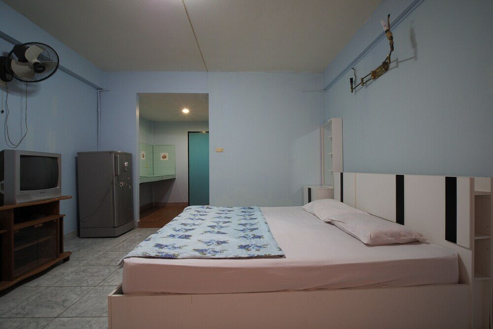 Фото Oyo 1004 Naklua Mansion