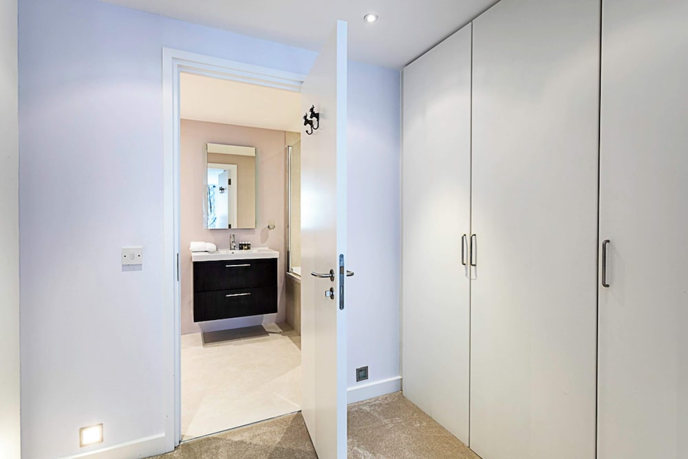 Фото Luxury and Modern Bayswater Apartment