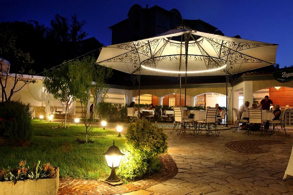 Фото отеля 2