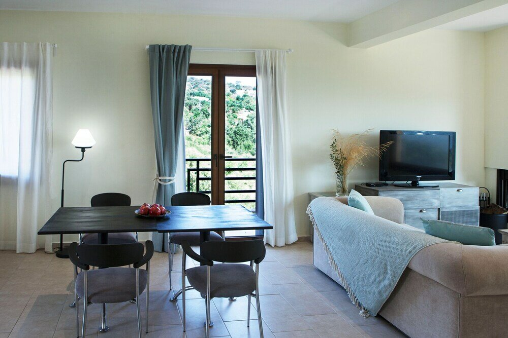 Фото Family Vacation home with Views in Heart of Mani