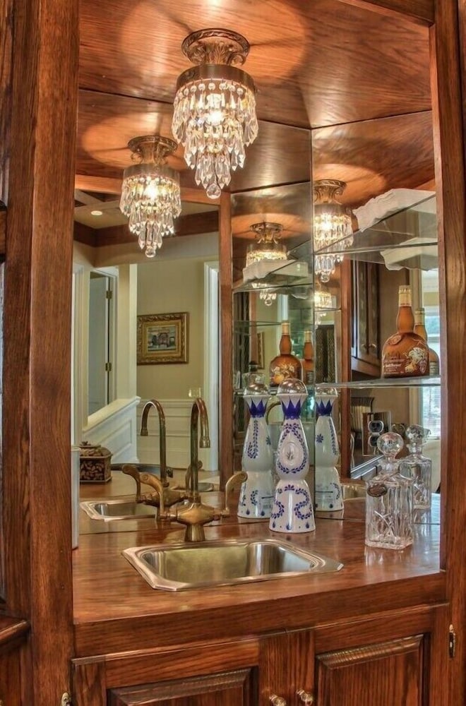 Фото Lx33: Luxury Vacation Villa On Pebble Beach With Pool