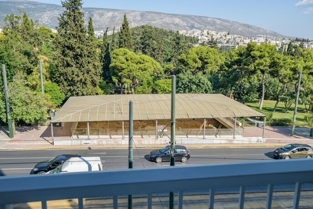 Фото Lush Sapphire apt in the heart of Athens