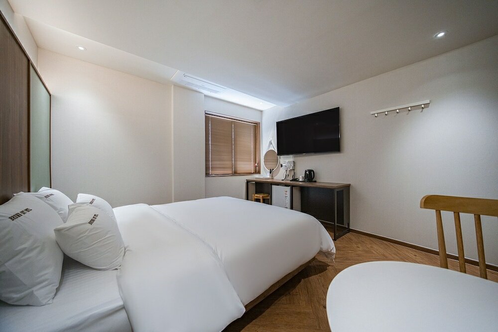 Фото Brown Dot Hotel Eurwangri