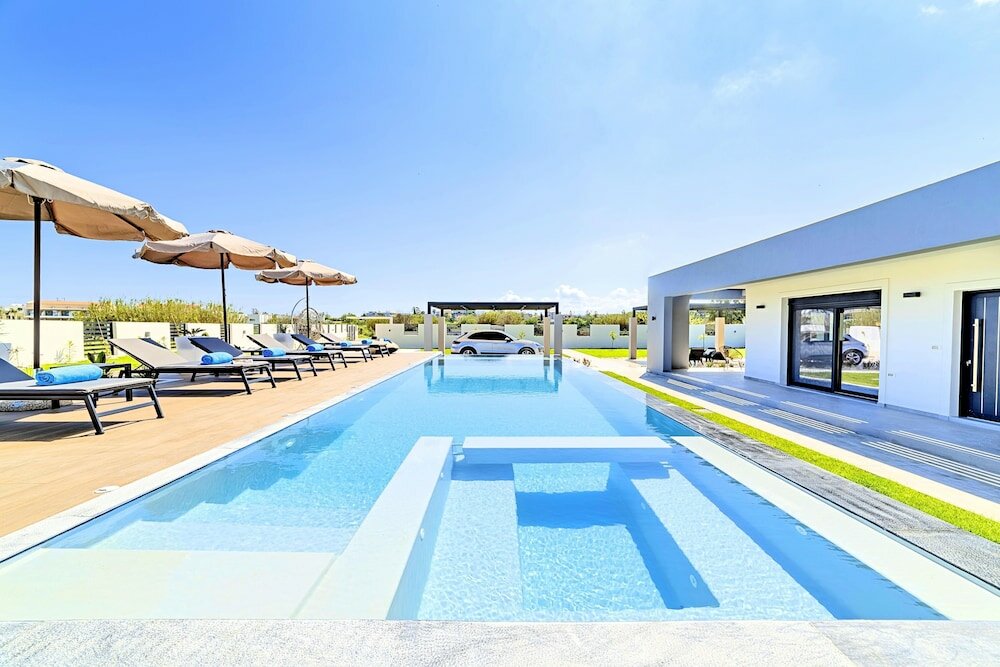 Фото Villa Solaris Heated Pool & Hot Tub