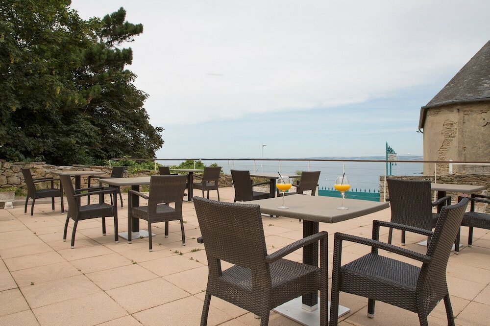 Фото Clos de Vallombreuse, The Originals Relais