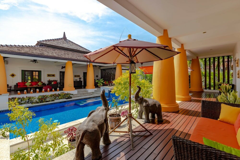 Фото Bali Style Mansion In Great Location Hg