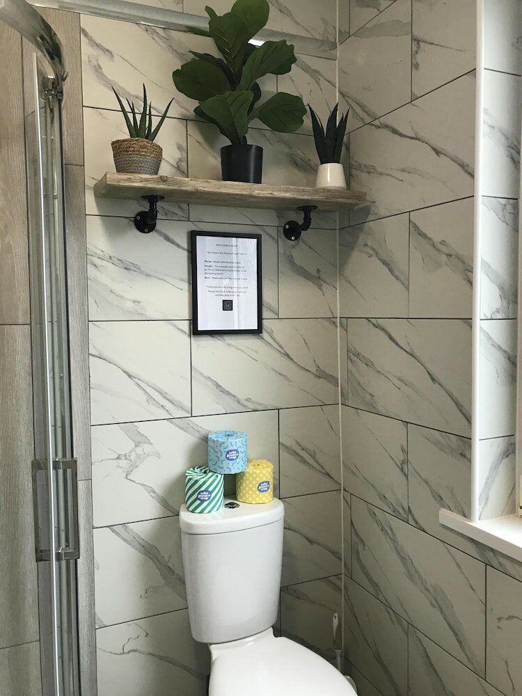 Фото Bright Spacious 3-bed With Office & Patio, Preston