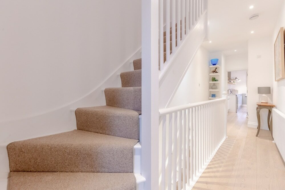 Фото Stunning 2 Bedroom Flat With a Garden in Barnes