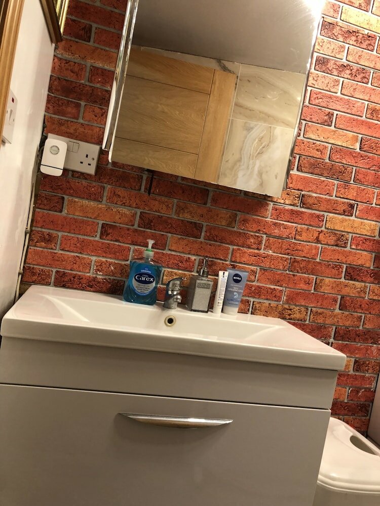 Фото Centrally Located 4 Bedroom House