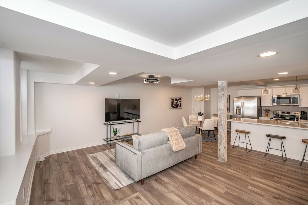 Фото Covington Charm Suites