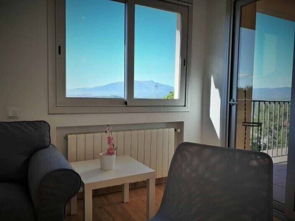 Фото Chalet con piscina y vistas a 10min de la playa de Blanes