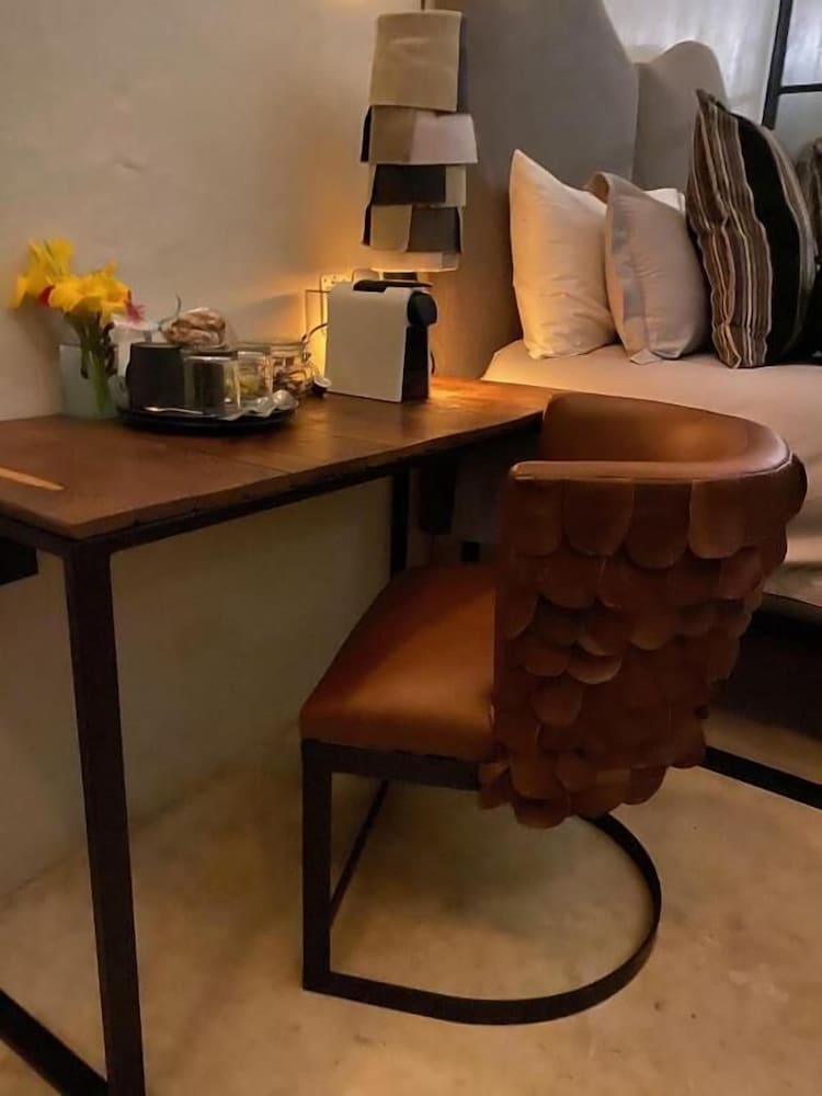 Фото Four20 Bespoke Hotel