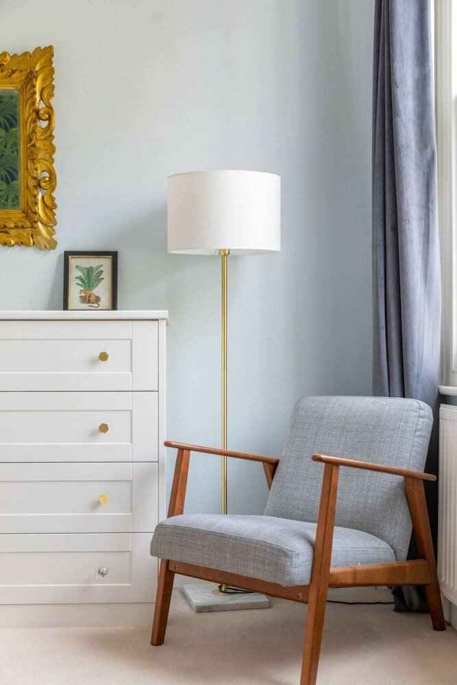 Фото Stylish 2 Bedroom Home in Islington With Garden