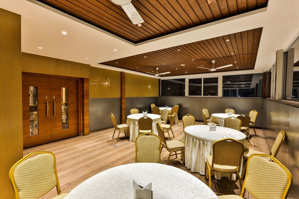 Фото Hotel Vbr Grand Inn