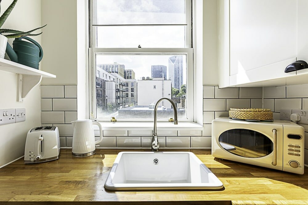 Фото London Bridge Cosy Chic: Your Perfect 1-bed London Retreat