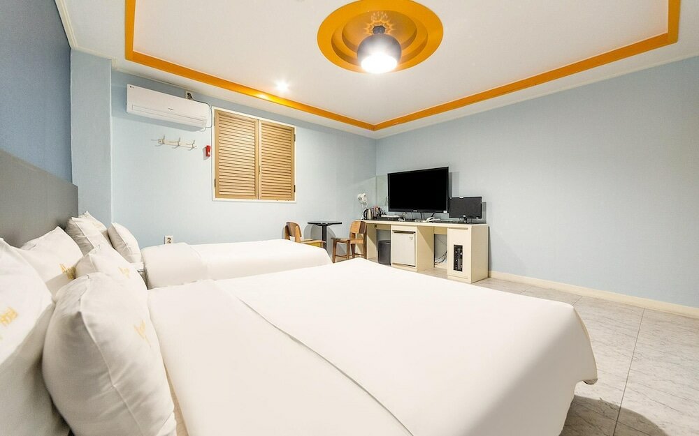 Фото Yeosu Hotel Sixty
