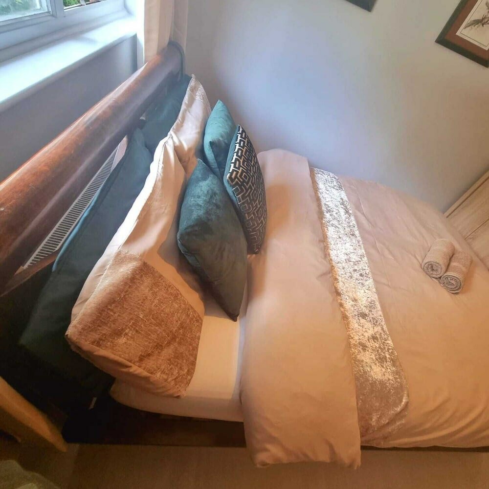 Фото London Home with Beautiful Greenery