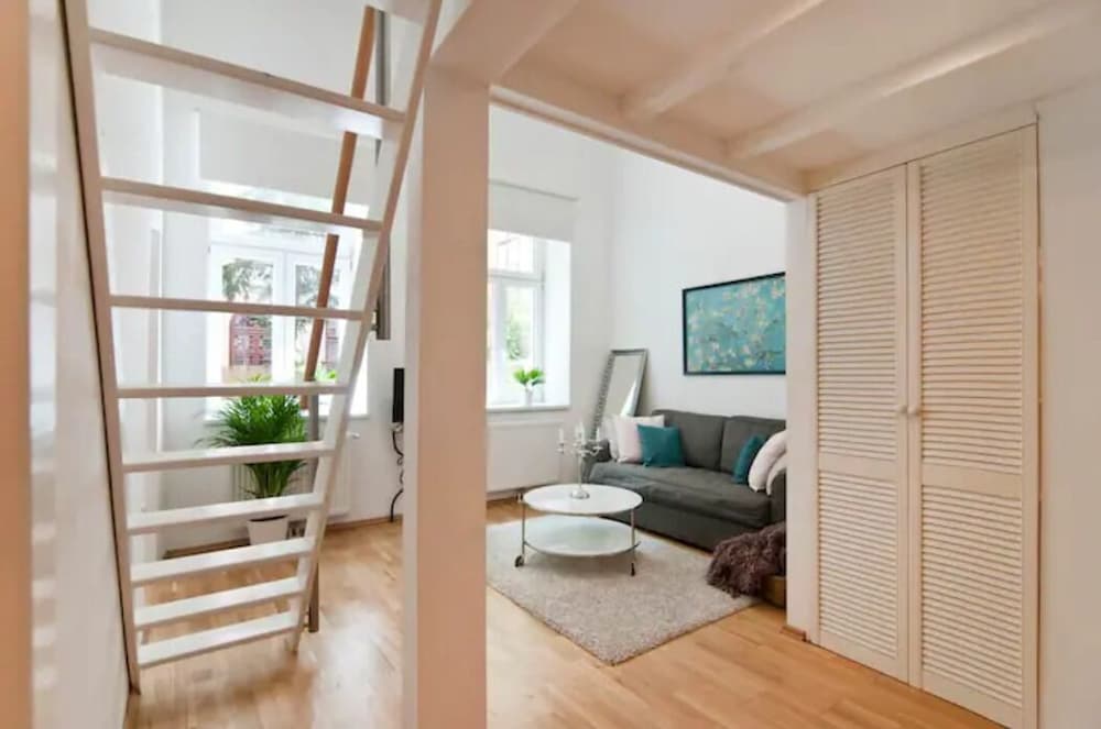 Фото Luxurious and Bright, 5 min walk to city center