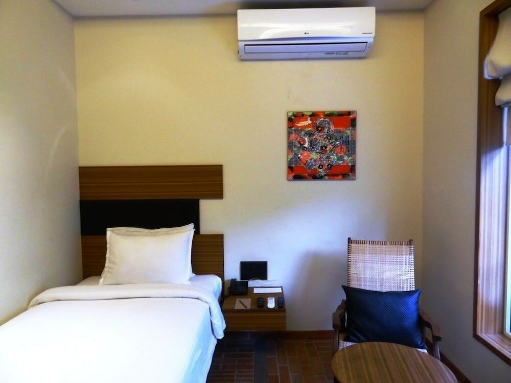 Фото Illam Hotel