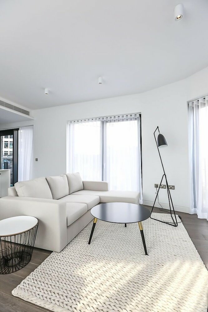 Фото King John Court Apartments