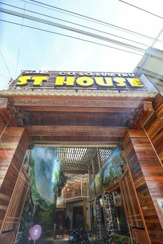 Гостиница St House DaLat