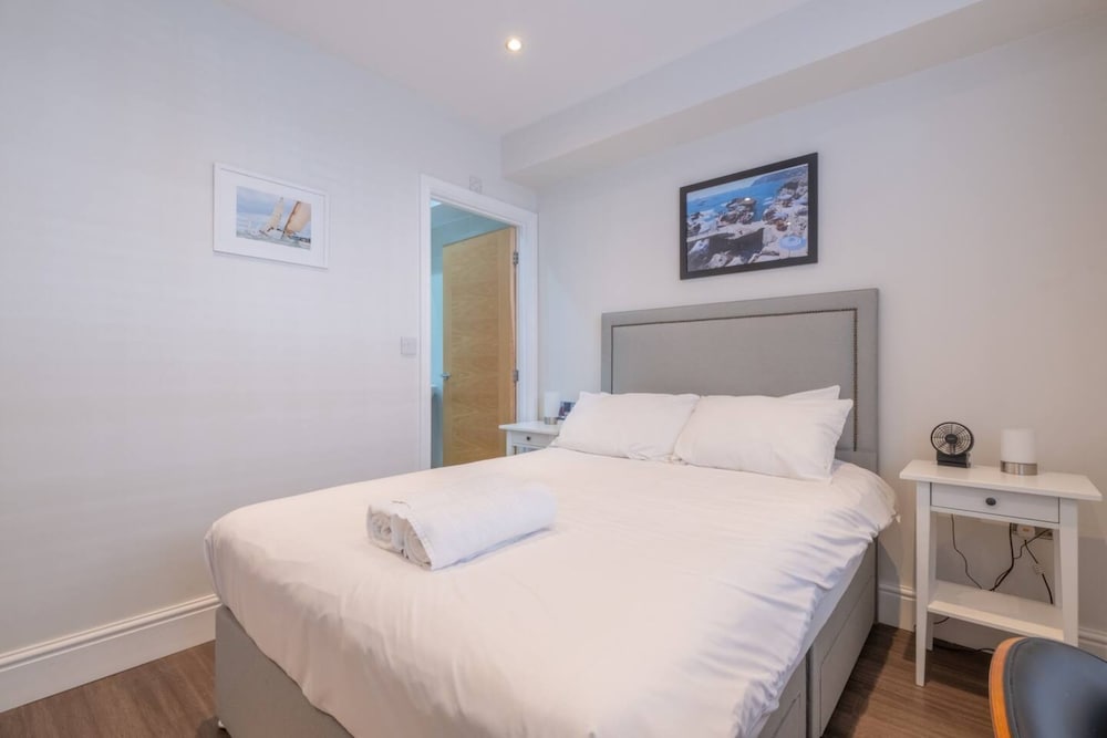 Фото Stylish 2 Bedroom Apartment in Chelsea With Garden