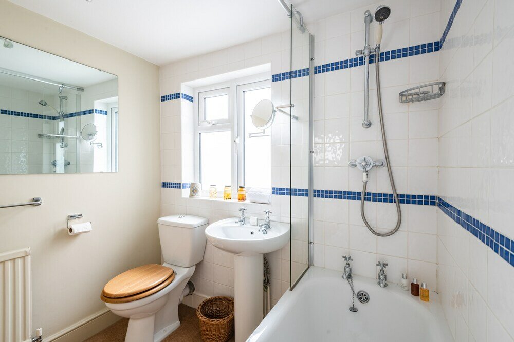 Фото Traditional Fulham Home Close to the River Thames