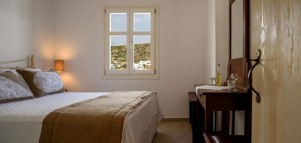 Фото Irene Kimolos Villas