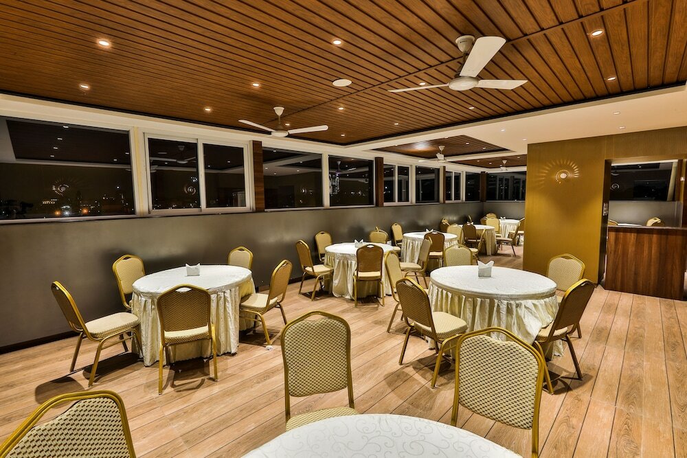 Фото Hotel Vbr Grand Inn