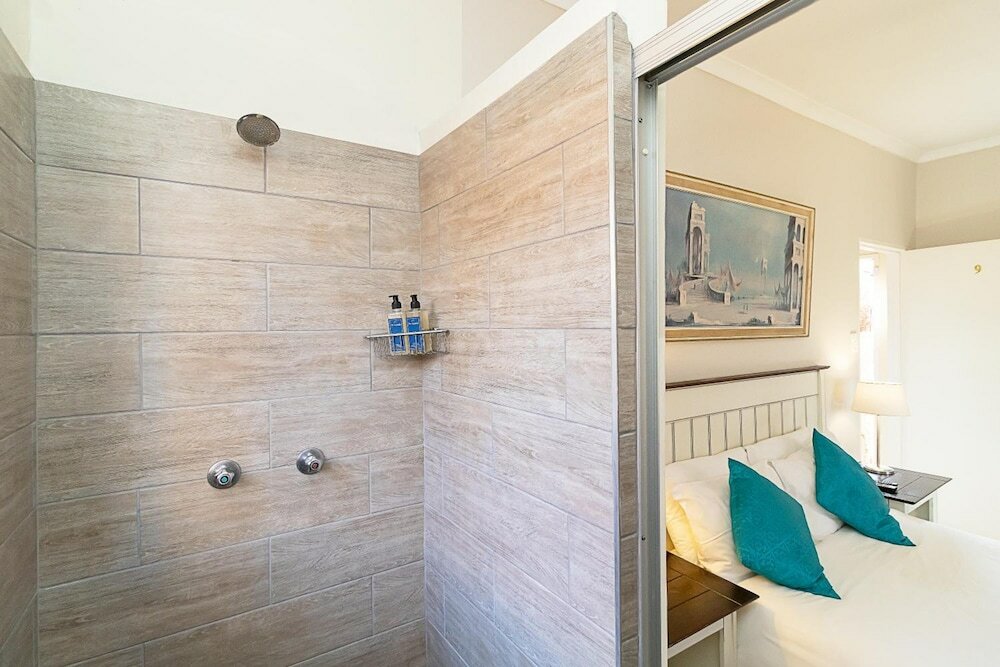 Фото The Lakehouse Guest House