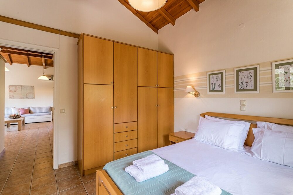 Фото Lithos Stoupa Villas