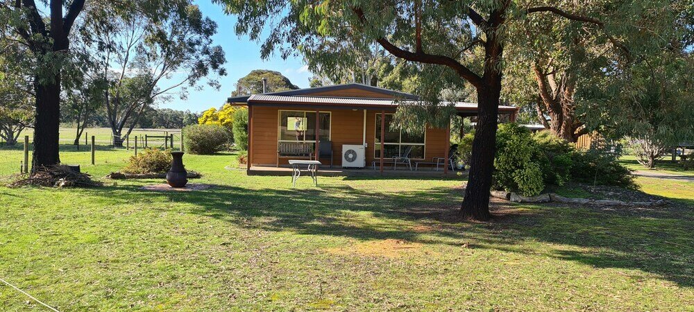 Фото Halls Haven Holiday Units