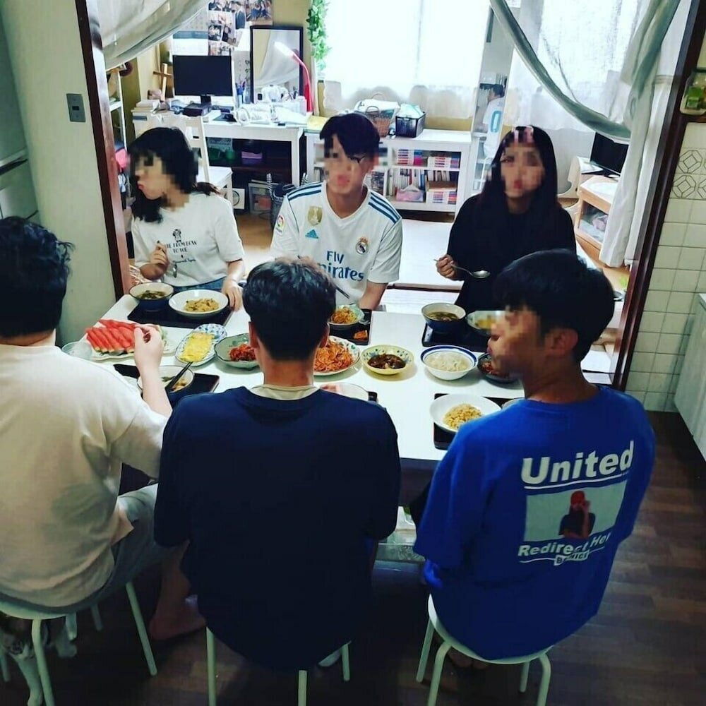 Фото Royal Home Dormitory - Hostel