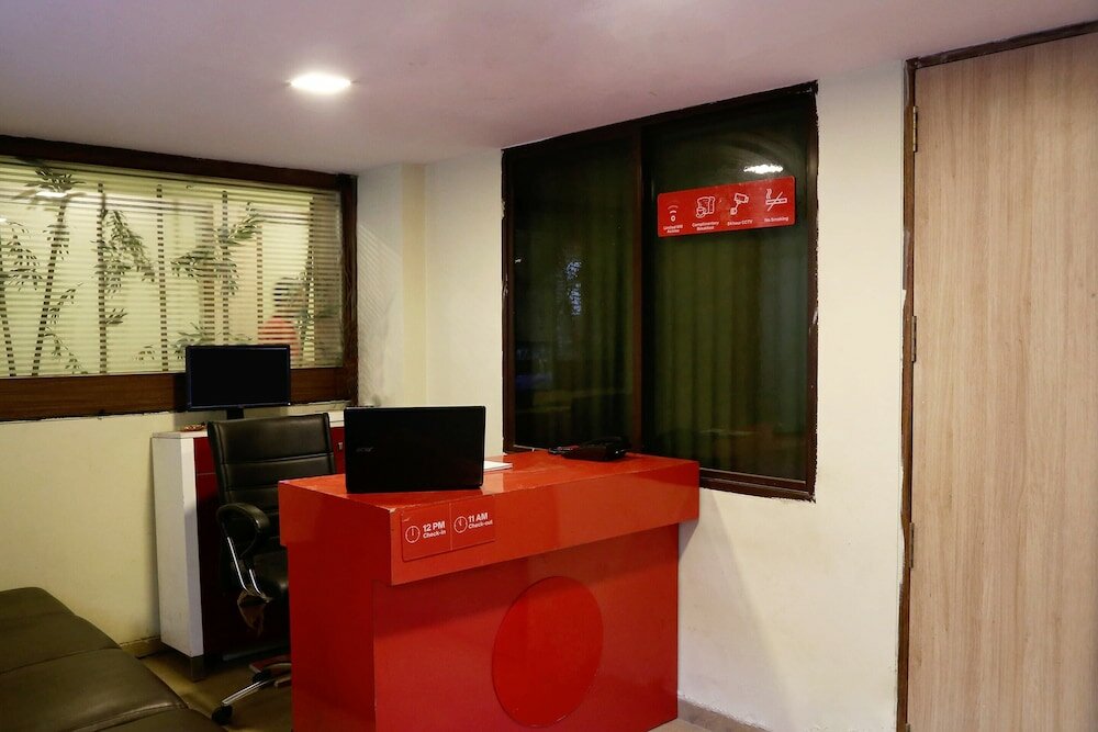 Фото Oyo Flagship 18270 Eon Studio Apartments