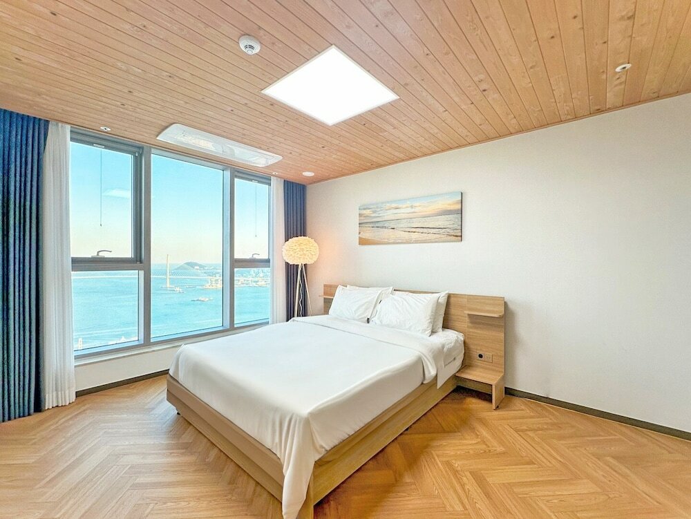 Фото Brown Suites Busan