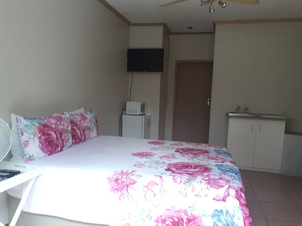 Фото Self Catering Studio Cottage