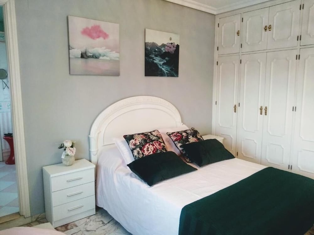 Фото Wish-Suite San Jacinto de Sevilla Apartment