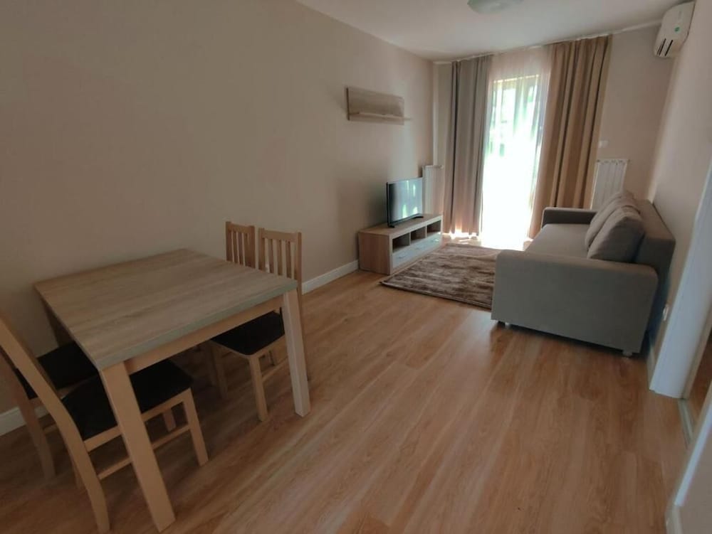 Фото Victoria Garden Apartments