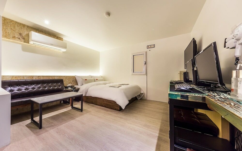 Фото Yeongdeungpo Hotel Home