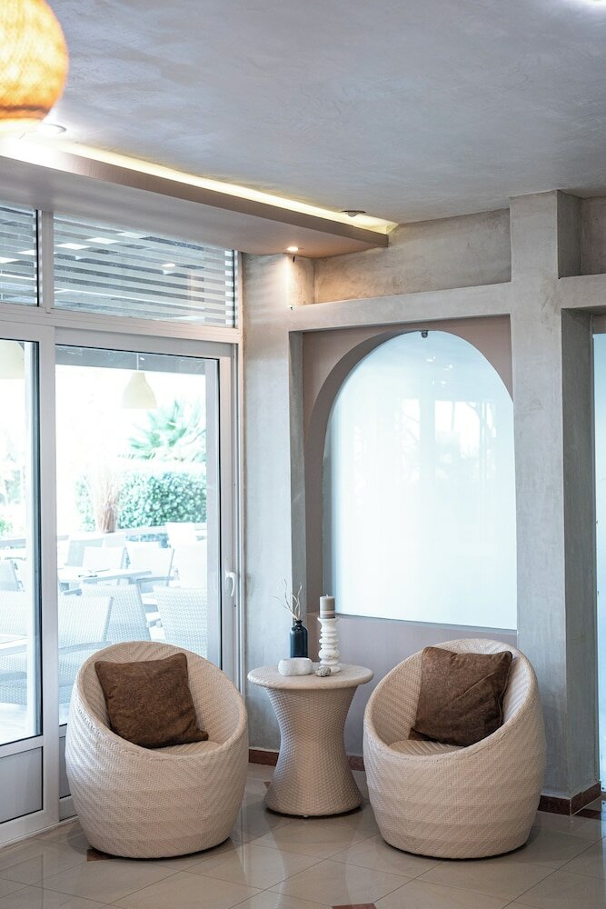 Фото Black and White Boho Resort