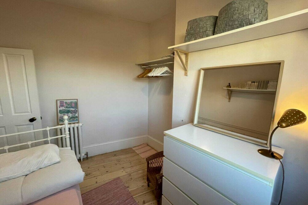 Фото Beautiful 4 Bedroom Family Home in Clerkenwell