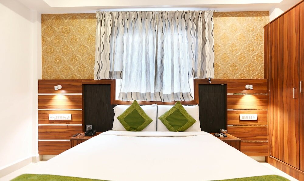 Фото Itsy by Treebo - Elmas Golden Key