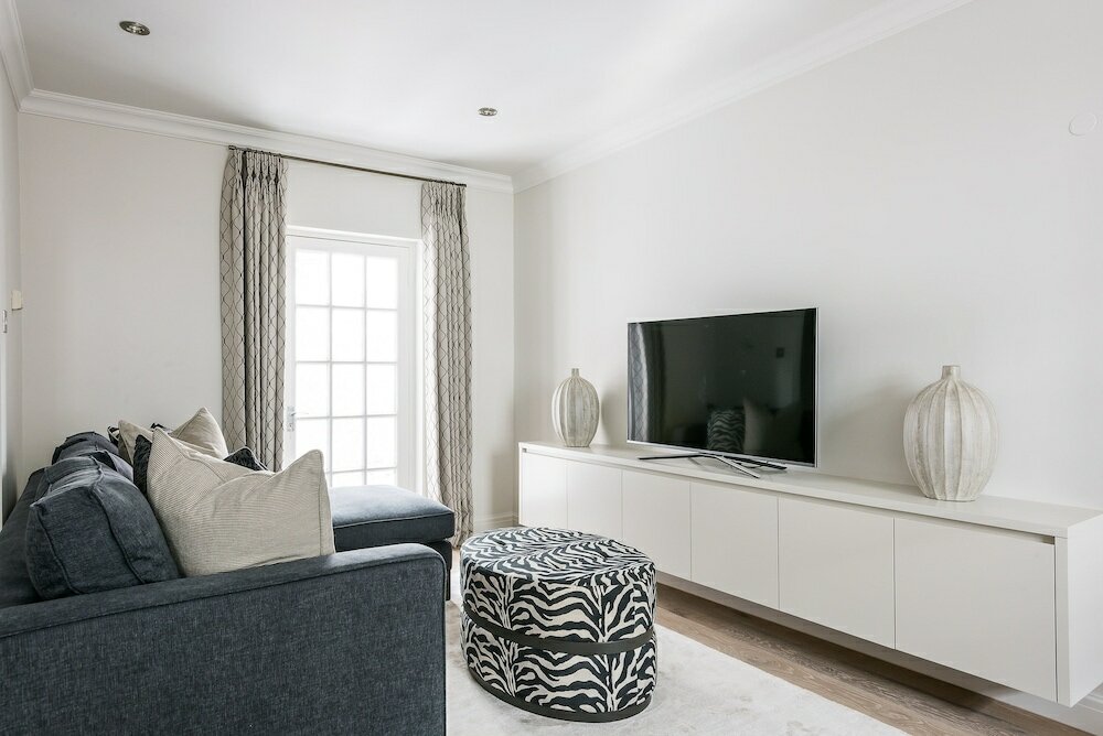 Фото Ultra luxurious London home for 5-7