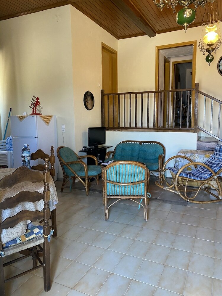 Фото Trahila stone house