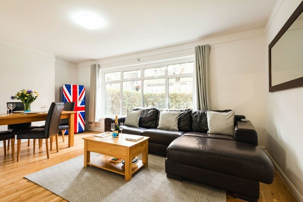 Фото Bright and Spacious Philbeach Garden Apartment