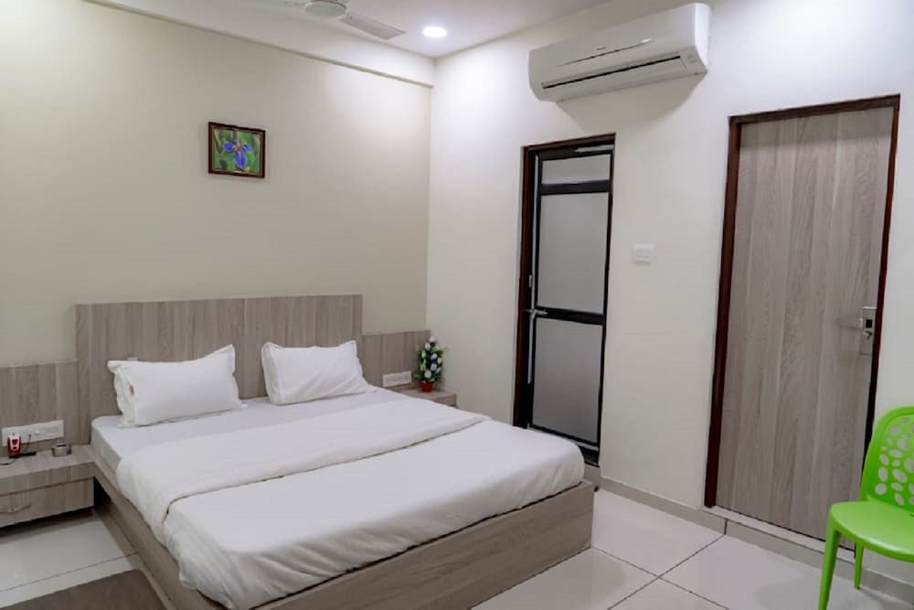 Фото The Sky Imperial Hotel Kailash