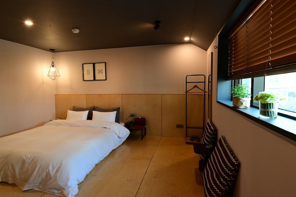 Фото Brown Dot Daeyeon